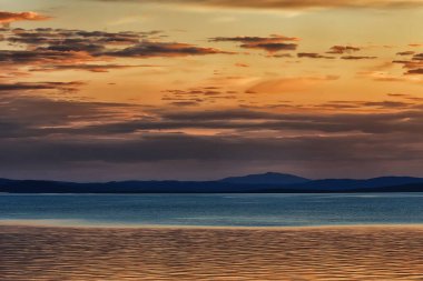 Yaz günbatımı gölü, doğa, güzel gökyüzü