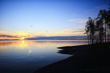 Finlandiya Göl Manzarası, Yaz Su Yansıması İskandinavya