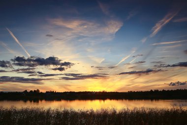 Yaz günbatımı gölü, doğa, güzel gökyüzü