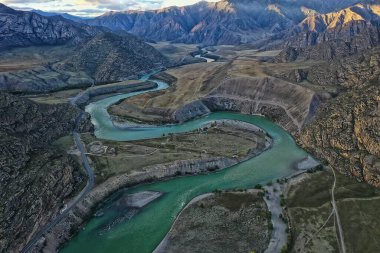 Dağ altai nehri manzaralı İHA, Altai turizmi manzaralı