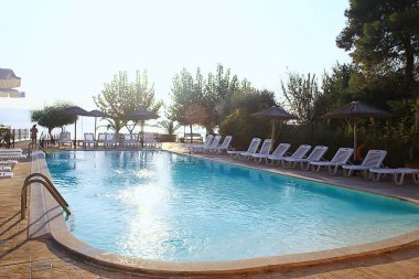 Güneşli bir gün, deniz yaz tatili seyahati.