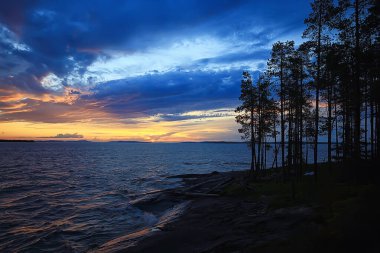 Finlandiya Göl Manzarası, Yaz Su Yansıması İskandinavya