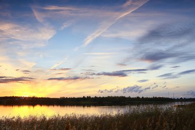 Yaz günbatımı gölü, doğa, güzel gökyüzü