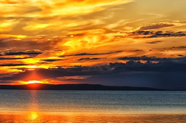 Yaz günbatımı gölü, doğa, güzel gökyüzü