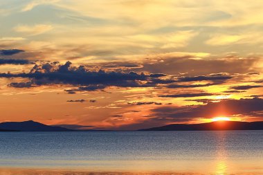 Yaz günbatımı gölü, doğa, güzel gökyüzü