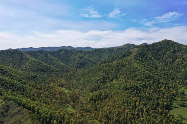 Altai Dağları insansız hava aracından manzara, Rusya 'nın tepe doğa manzarası