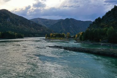 Dağ altai nehri manzaralı İHA, Altai turizmi manzaralı