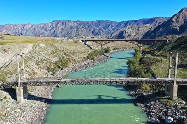 Dağ altai nehri manzaralı İHA, Altai turizmi manzaralı