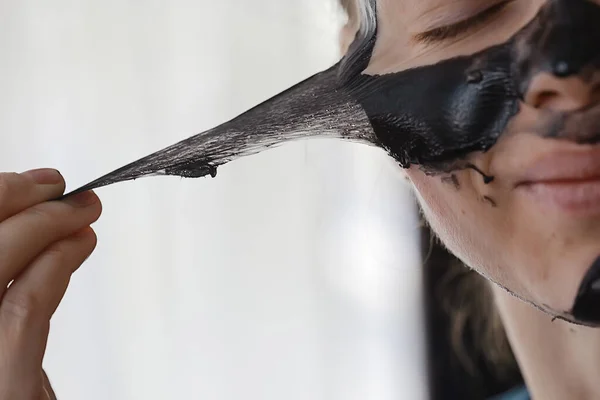 Auto Casa Pelle Poro Pulizia Maschera Carbone Nero Viso Femminile — Foto Stock