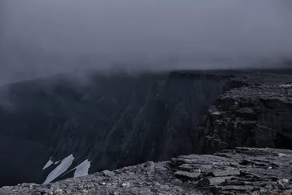 Βουνά Βράχια Πέτρες Τοπίο Ομίχλη Μινιμαλισμός Φόντο — Φωτογραφία Αρχείου
