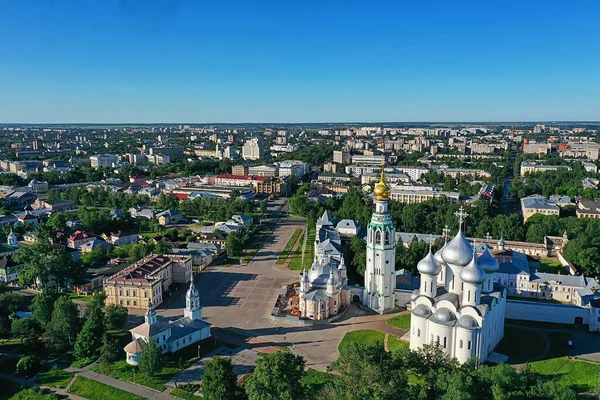 秋のヴォルダ クレムリン ドローン トップ ビュー ロシアの宗教キリスト教会 — ストック写真