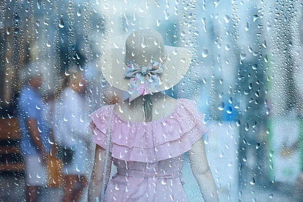 Lluvia Hembra Vestido Europa Verano Lluvioso Día Joven Mujer Turismo — Foto de Stock