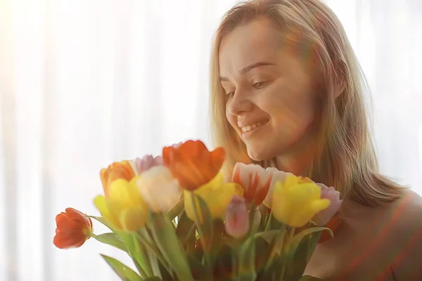 Női Csokor Tulipán Portré Tavaszi Kép Egy Lány Virágok — Stock Fotó