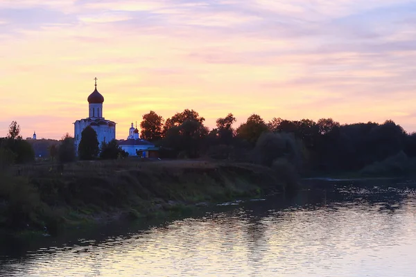 Täcka Nerl Landskap Kyrka Vid Solnedgången Sol Och Himmel Gyllene — Stockfoto