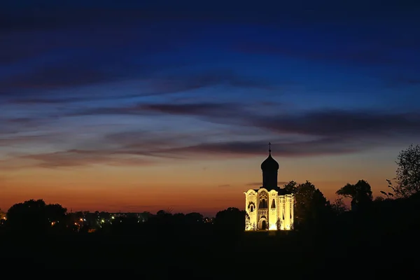 Copertura Sul Nerl Chiesa Paesaggio Tramonto Sole Cielo Anello Oro — Foto Stock