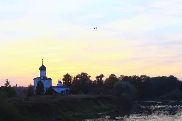 Cobertura Sobre Nerl Igreja Paisagem Pôr Sol Sol Céu Anel — Fotografia de Stock