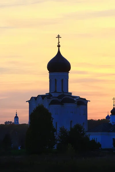Neklerin Örtüsü Manzara Kilisesi Günbatımı Güneşi Gökyüzü Altın Yüzük Vladimir — Stok fotoğraf