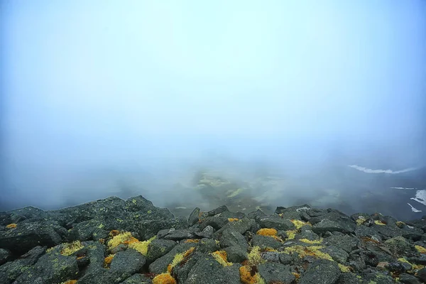 Montagne Rocce Pietra Nebbia Paesaggio Sfondo Minimalismo — Foto Stock