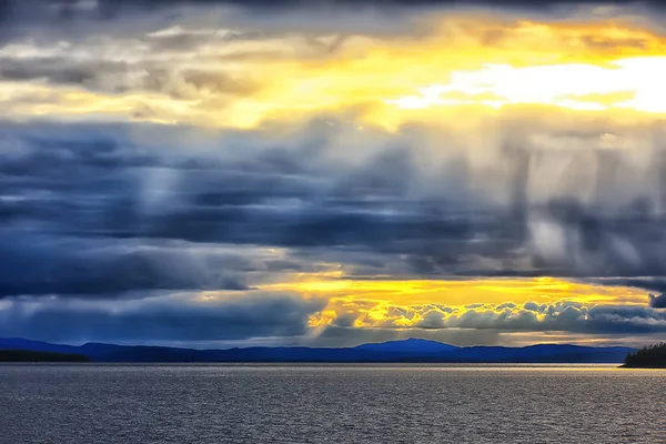 Lago Tramonto Estivo Natura Bel Cielo — Foto Stock