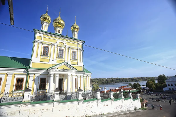 Şehir Volga Kilisesine Dayanır Manzara Tarihi Ortodoksluk Mimarisi — Stok fotoğraf