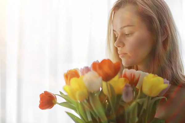 Női Csokor Tulipán Portré Tavaszi Kép Egy Lány Virágok — Stock Fotó