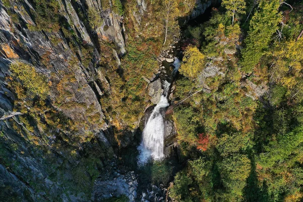 Καταρράκτη Τοπίο Βουνό Altai Russia Teletskoye Λίμνη — Φωτογραφία Αρχείου