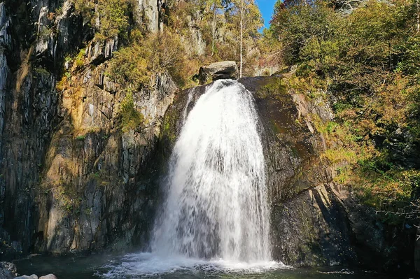 Καταρράκτη Τοπίο Βουνό Altai Russia Teletskoye Λίμνη — Φωτογραφία Αρχείου