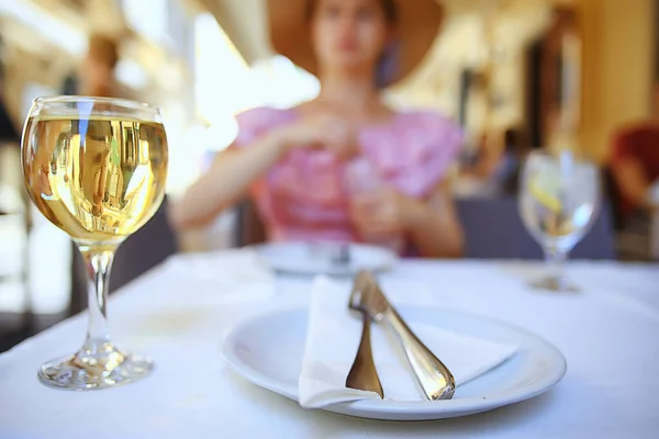 Yaz Kafesi Şarap Kadehi Dinlenme Tatil Yemeği — Stok fotoğraf