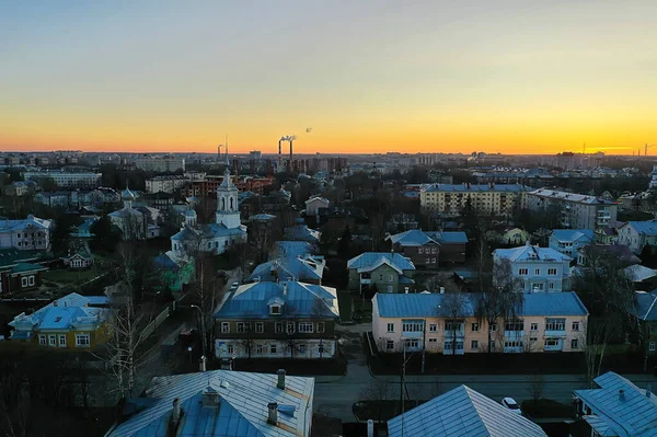 無人機や建築物からの街のヴォロダの眺めロシアの州への旅 — ストック写真