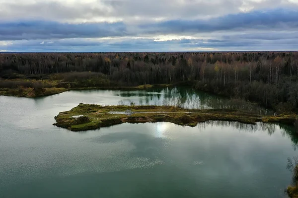 Drone Ormanı Ndan Nehir Sonbahar Manzarası Manzara Manzarası — Stok fotoğraf