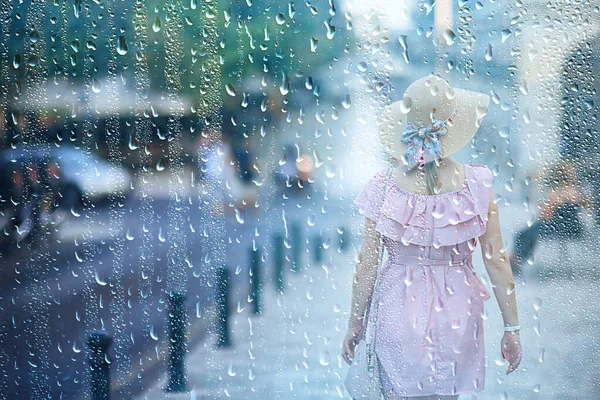 Lluvia Hembra Vestido Europa Verano Lluvioso Día Joven Mujer Turismo — Foto de Stock