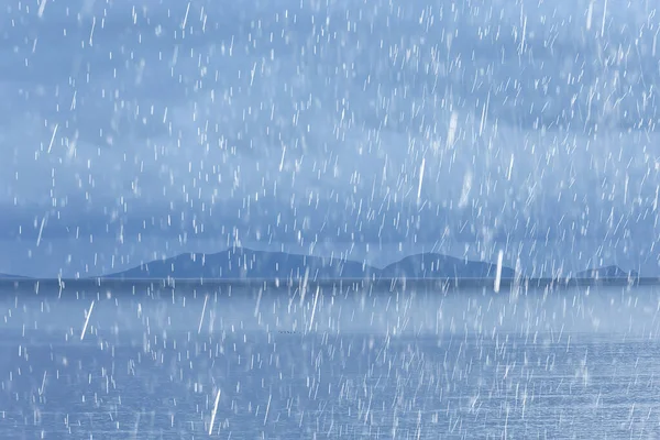 Chuva Natureza Fundo Montanhas Abstrato Nevoeiro Paisagem Nevoeiro Escuro — Fotografia de Stock