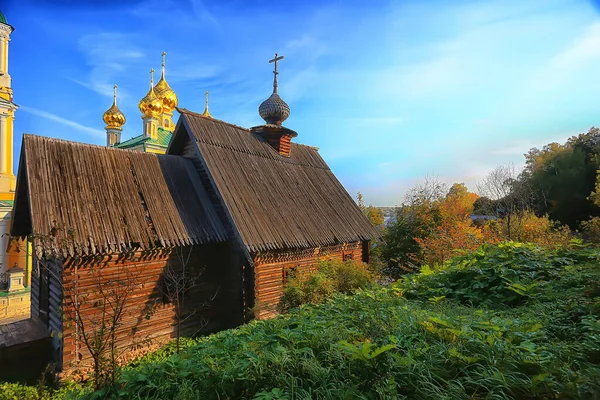Şehir Volga Kilisesine Dayanır Manzara Tarihi Ortodoksluk Mimarisi — Stok fotoğraf