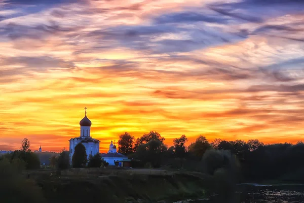 Cobertura Sobre Nerl Igreja Paisagem Pôr Sol Sol Céu Anel — Fotografia de Stock