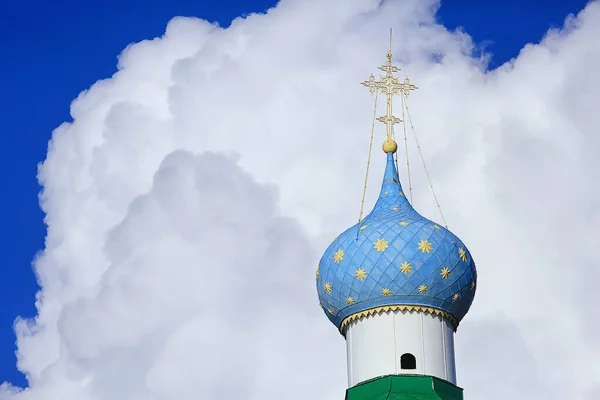 Kilise Kubbesi Gökyüzünde Din Mimarisi — Stok fotoğraf