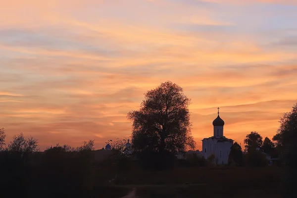 Deckel Auf Dem Nerl Landschaftskirche Bei Sonnenuntergang Sonne Und Himmel — Stockfoto