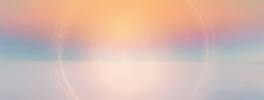 Güneş gökyüzü arka planda parlıyor, güneş ışığı bulutları soyut