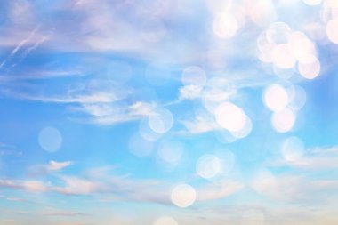 Mavi gökyüzü arka planda soyut gökyüzü manzarası cennet havası