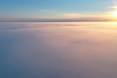 Mavi gökyüzü arka planda soyut gökyüzü manzarası cennet havası