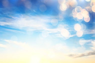 Mavi gökyüzü arka planda soyut gökyüzü manzarası cennet havası