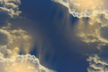 Dramatik bulutlar gökyüzü cennet günbatımı manzarası