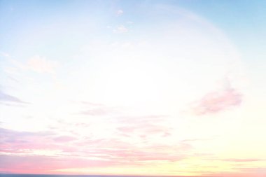 Gün batımı gökyüzü gradyanı soyut güneş ışığı arkaplanı