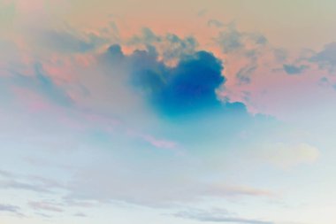 Mavi gökyüzü arka planda soyut gökyüzü manzarası cennet havası