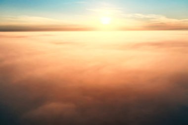 Gün batımı gökyüzü gradyanı soyut güneş ışığı arkaplanı