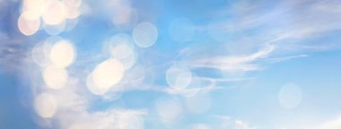 Mavi gökyüzü arka planda soyut gökyüzü manzarası cennet havası