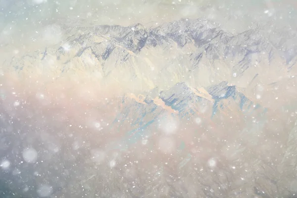 岩ドローンビュー 冬の風景空撮山 — ストック写真