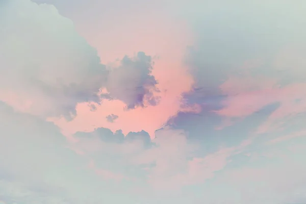 劇的な雲の空の背景楽園日没の風景 — ストック写真