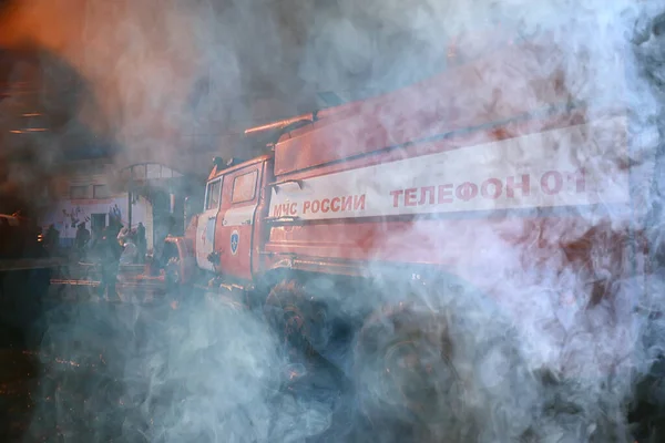 Wołogda Rosja Września Pożar Miasta Czerwonej Ciężarówki Nocy Dym Nagły — Zdjęcie stockowe