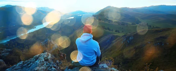 Guy Mountains Sitting Male Tourist Travel Active Summer — Stock Photo, Image