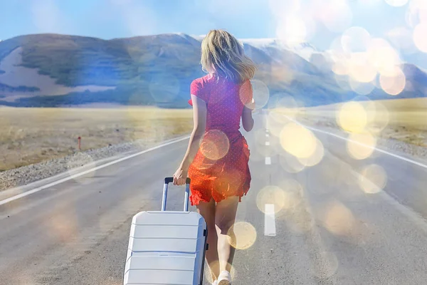 Girl Walking Highway Luggage Suitcase Travel View Back Landscape America — Stock Photo, Image